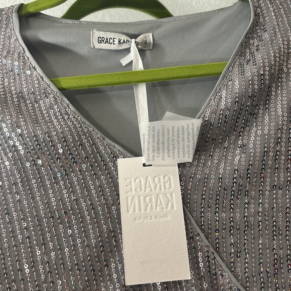 Holiday woman’s silver sequin top size XL - Picture 2 of 3